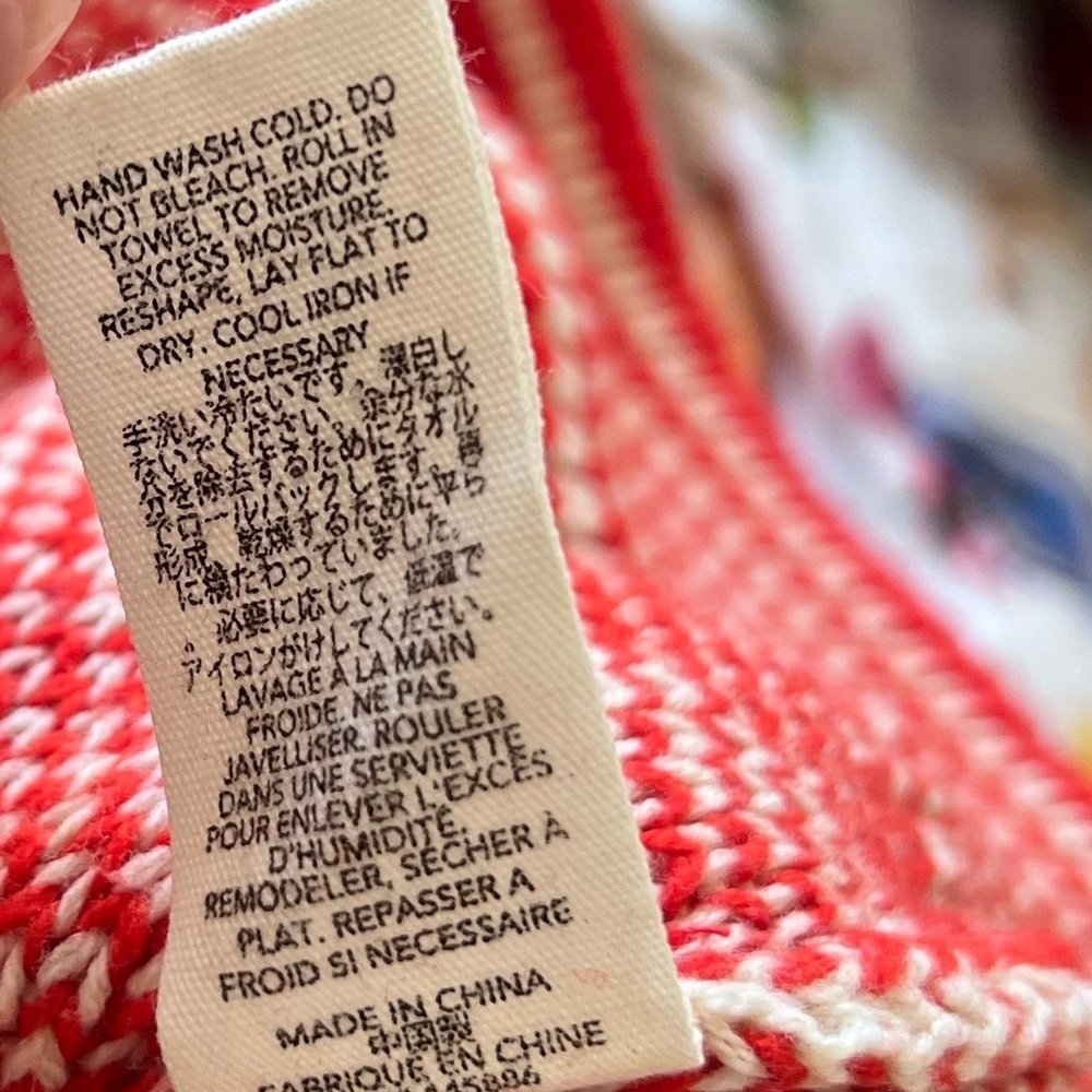 The Great Red Snowflake Pullover in Alpine Spice Small (1) - Picture 11 of 11